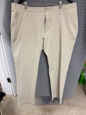 Under Armor Men's Light Khaki Pants